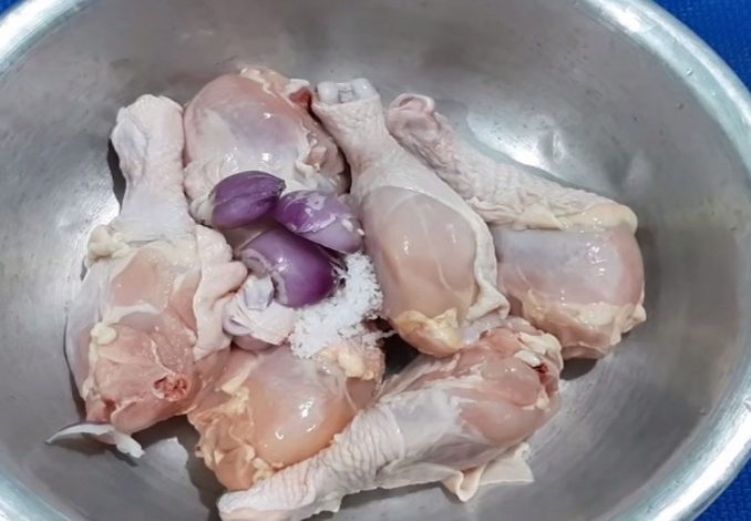 Sơ chế thịt gà thật sạch