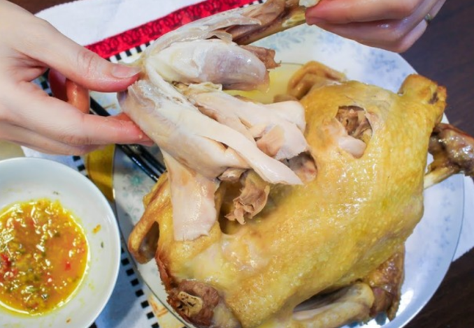 Thịt gà hấp lại giữ được độ ẩm và độ tươi của thịt