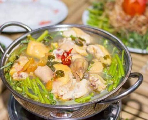 Lẩu gà lá giang măng chua sau khi hoàn thành