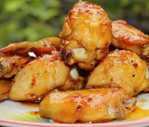 Tuyệt chiêu chế biến món thịt gà rang tỏi thơm lừng chỉ với 15 phút
