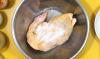 Sơ chế thịt gà kỹ càng để khử mùi tanh
