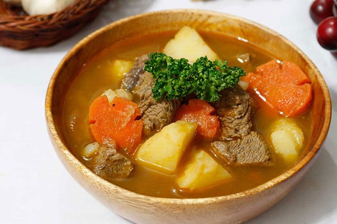Bò hầm sốt vang mang hương vị Việt