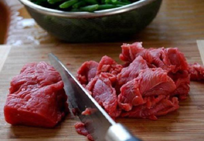 Sơ chế và cắt thịt bò
