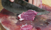 Cắt thịt nghé mỏng giúp thịt nhanh mềm và thấm đều gia vị hơn