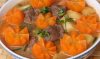 Khoai tây và cà rốt hòa quyện trong nước dùng đậm đà
