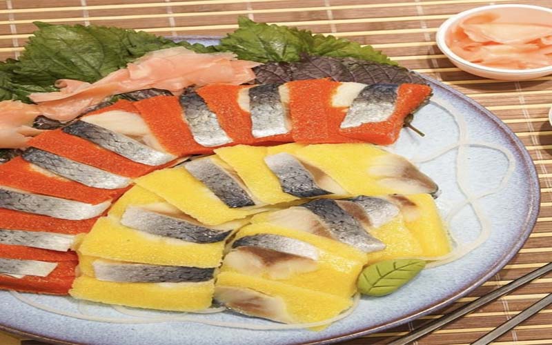 Sashimi cá trích ép trứng ngon ngọt không hề bị tanh