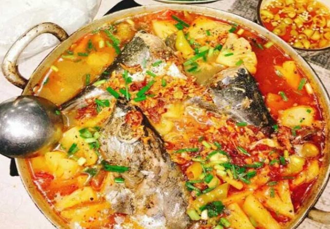 Nấu bún cá ngừ Đà Nẵng