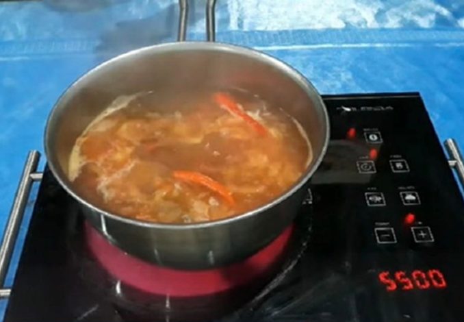 Nấu canh chua cá ngừ