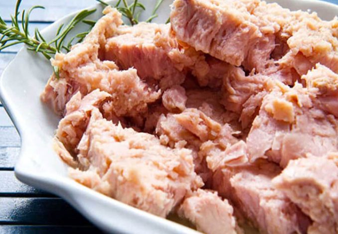 Cá ngừ ngâm dầu với hương vị đậm đà, thịt cá ngừ dai và thơm ngon