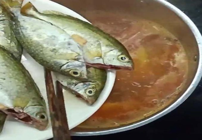 Bước 2: Chế biến món cá dìa nấu canh chua
